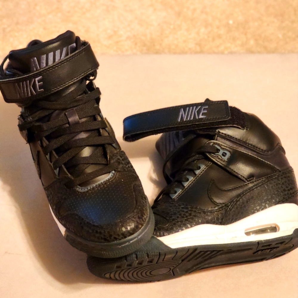 High top Nike